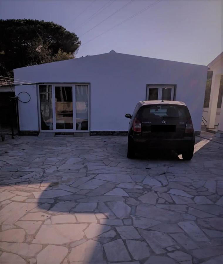 Small House With Private Park And Yard Terrugem Ngoại thất bức ảnh